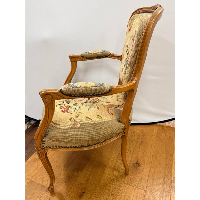 French Louis XV Style Needlepoint Bergère Armchair For Sale In New York - Image 6 of 11
