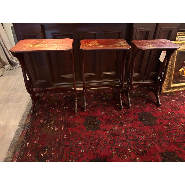 19th Century Chinese Export Red Lacquer Chinoiserie Nesting Tables – Set of Three, C. 1850–1890 [Sp] For Sale - Image 4 of 12