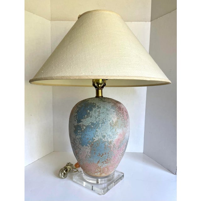 1980s Postmodern Metal and Lucite Pink Blue Table Lamp For Sale In Los Angeles - Image 6 of 13