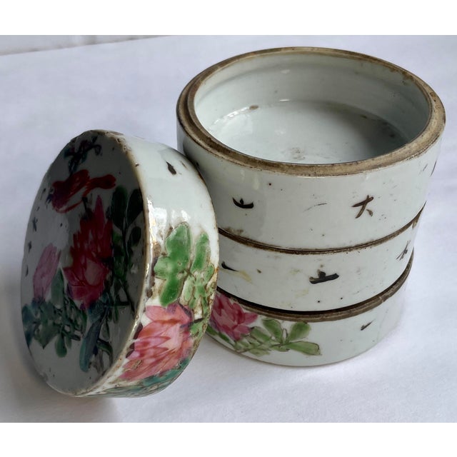 Ceramic Early 20th Century Chinese Hand-Painted Four-Tiered Ceramic Keepsake Box For Sale - Image 7 of 10