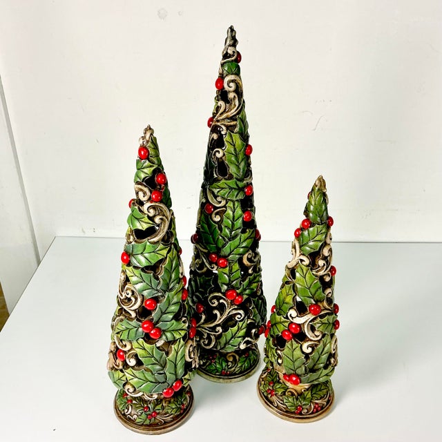 1990s Vintage Americana Boho Chic Christmas Holly Topiary Trees Holiday Accents - Set of 3. For Sale - Image 4 of 17