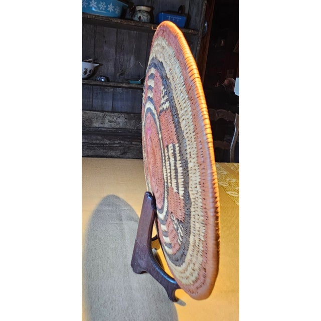 Early 20th Century Vintage Hand-Woven Akimel Pima Coiled Tray Basket For Sale - Image 5 of 11