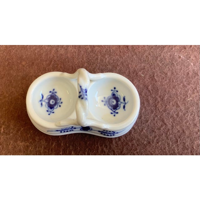 Also referred to as a salt dip basket; designed to hold salt & pepper or other dry seasoning; central looped handle for...