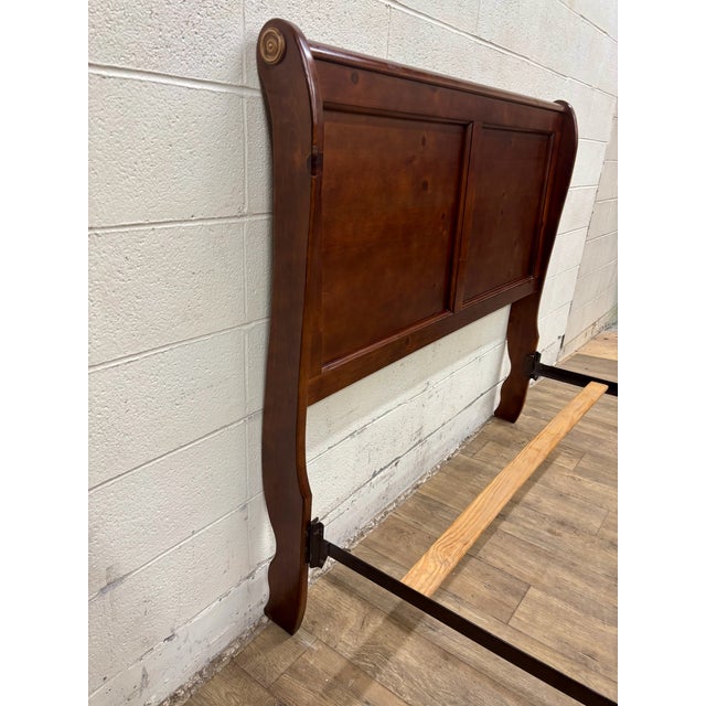 Late 20th Century Vintage Progressive Furniture Full Size Louis Philippe Style Sleigh Bed For Sale - Image 5 of 12