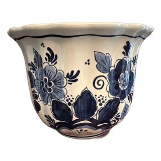 1950s Royal Goedewaagen "Blue Delft" Handwork Vase 4.25"H x 5 5/8"W Holland - 1922/18 For Sale