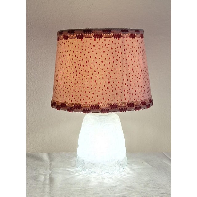 Vintage Table Lamp with Frosted Relief Glass Base and Pink Fabric Shade, 1970s For Sale - Image 3 of 9