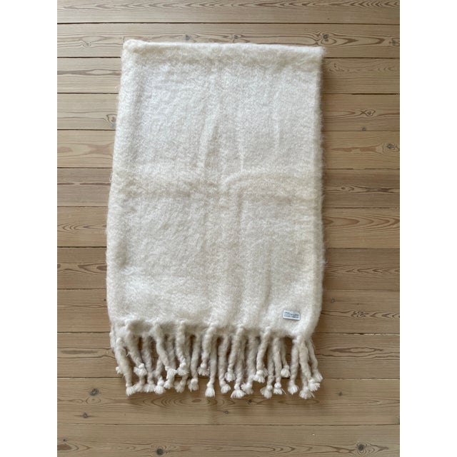 Contemporary Loewe Large White Blanket Throw in Mohair For Sale - Image 3 of 8