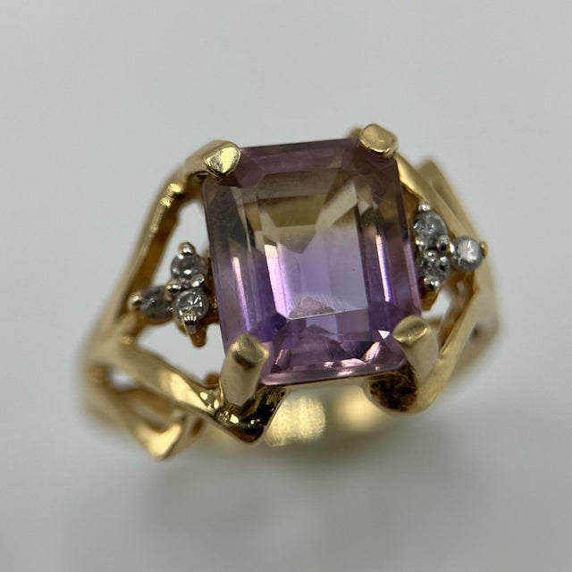 Modern 1980s Bi-Color Ametrine & Diamond Cocktail Ring in 14k Yellow Gold – 3.22ct Size 5 For Sale - Image 3 of 8