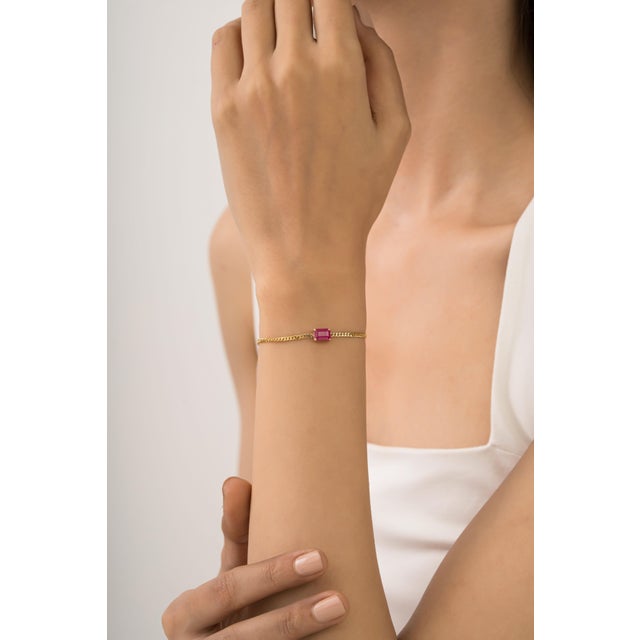 1.28ct Emerald-Cut Ruby Station Bracelet in 14k Yellow Gold Curb Chain For Sale - Image 4 of 11