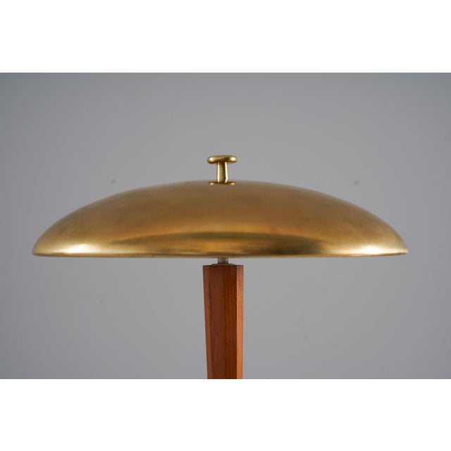 Modern Swedish Brass and Oak Table Lamp attributed to Nordiska Kompaniet Nk, 1930s For Sale - Image 3 of 10