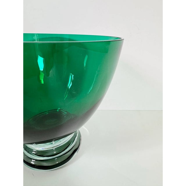 Crate & Barrel Contemporary Emerald Crystal / Glass Centerpiece Bowl For Sale - Image 4 of 8