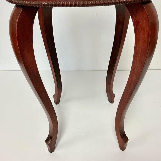 Wood Mid-Century Hollywood Regency Chippendale Mahogany Stained Beaded Drinks Table. For Sale - Image 7 of 15