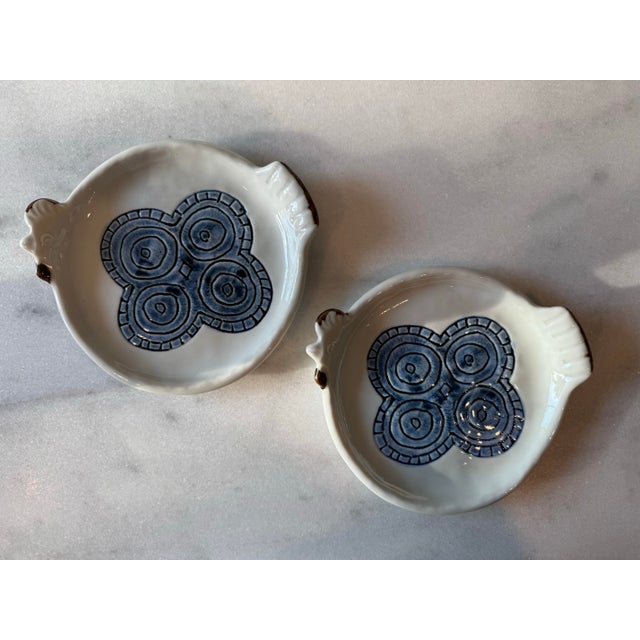 Mid 20th Century Set of 5 Vintage Happu Pattern Stoneware Small Chicken Plates Made by Otagiri Japan For Sale - Image 5 of 12