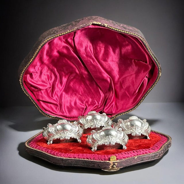 English Salt Cellars from Walker & Hall, Set of 4 For Sale - Image 4 of 9