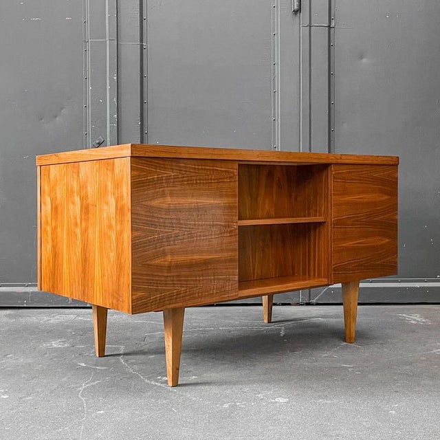 Mid-Century Modern Desk, 1960s For Sale - Image 6 of 18