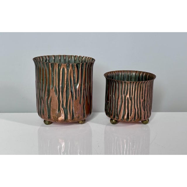 Copper Art Deco Planters with Tree Bark Relief Decor in Copper and Brass, Germany, 1920s, Set of 2 For Sale - Image 8 of 8