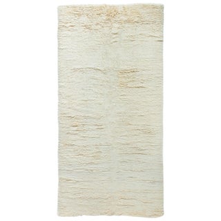 Doris Leslie Blau Vintage Moroccan Wool Rug – Soft Ivory with Subtle Texture For Sale