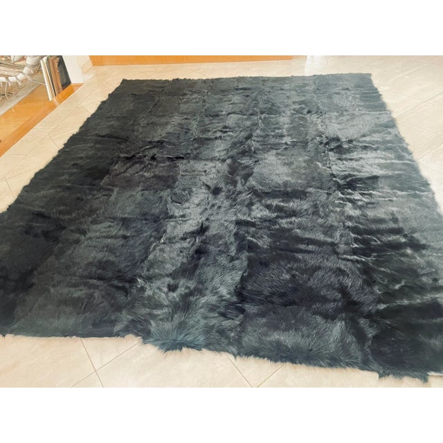 Contemporary Minotti Alps Rug in Black New Zealand Sheepskin, Italian Modern Design For Sale - Image 3 of 14