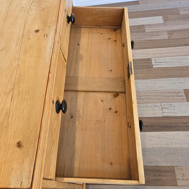 Antique English Pine Chest of Drawers (Dresser) With Dark Knobs - Circa 1880 For Sale - Image 13 of 17