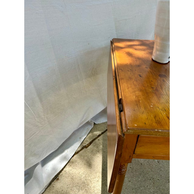 19th-Century American Country Sheraton Primitive Drop-Leaf Table For Sale - Image 4 of 9