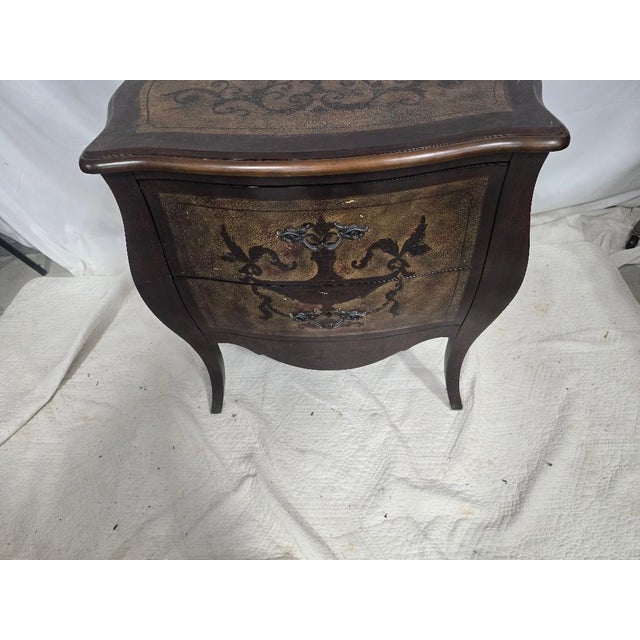 Vintage French Provincial Painted Bombé Chest / Nightstand For Sale - Image 4 of 6