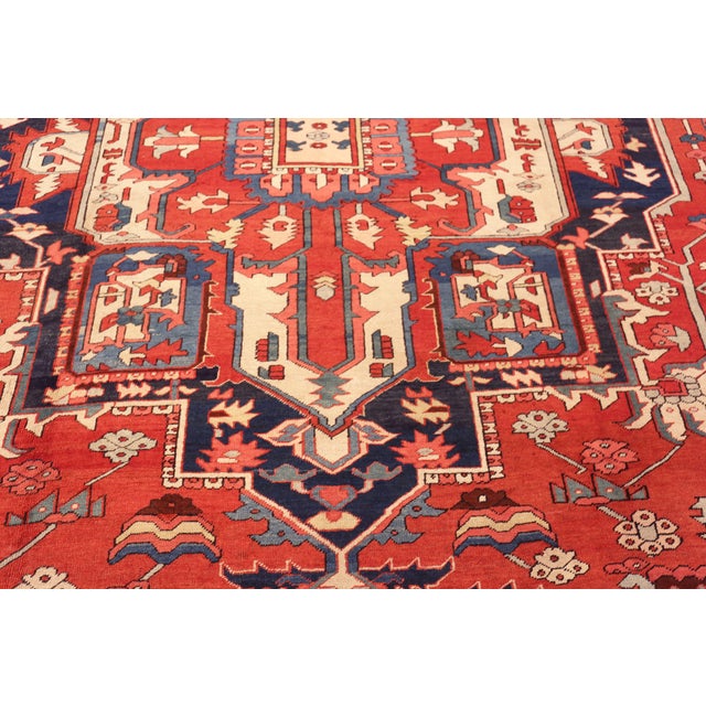 Early 20th Century Nazmiyal Collection Large Antique Persian Heriz Serapi Rug For Sale - Image 5 of 11