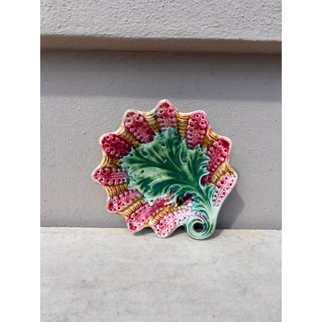 French Majolica dish with a curled leaf-stem handle, circa 1890.