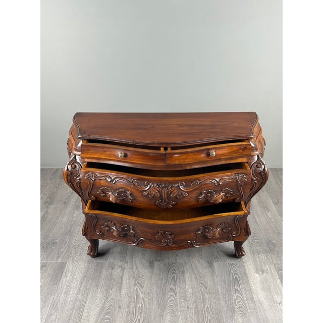 19th Century Louis XV Bombé Commode in Carved Wood For Sale - Image 4 of 11