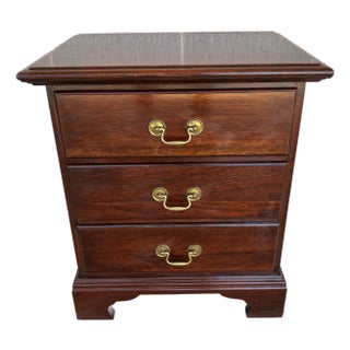 (B) Cresent Furniture Bracket Foot 3 Drawer Mahogany Nightstand For Sale