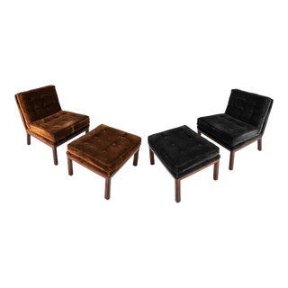Circa 1960s Mid-Century Modern Brown Felt Upholstery Set of 2 Lounge Chairs & 2 Ottomans Attributed to Harvey Probber - 4 Pieces For Sale
