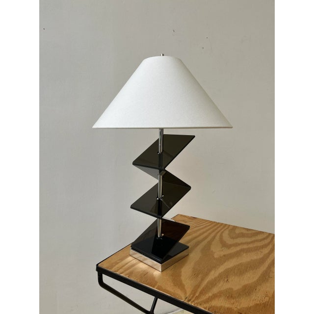 1970s Vintage Smoke Gray Zig-Zag Plexi / Acrylic Table Lamp, Circa 1970s For Sale - Image 5 of 9