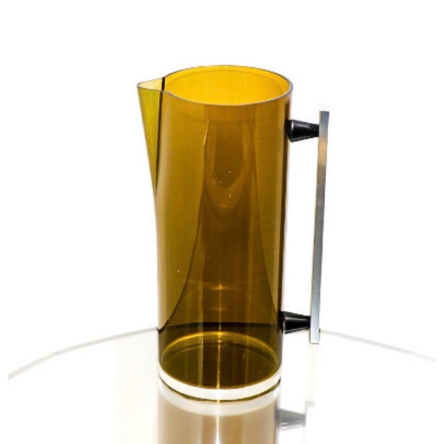 Plastic 1960s Italian Modern Acrylic Pitchers by Guzzini - Set of 3 For Sale - Image 7 of 12