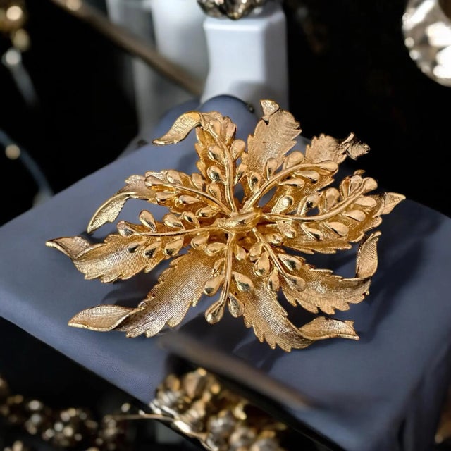 Mid-Century Modern Vintage Gold Poinsettia Large Floral Brooch For Sale - Image 3 of 9