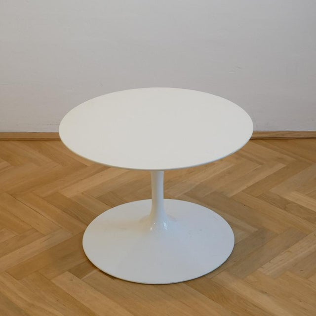 Mid-Century Modern Vintage Tulip Coffee Table in White by Eero Saarinen for Knoll International, 1960s For Sale - Image 3 of 8