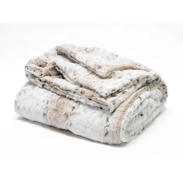 This double sided Lynx Faux Fur minky throw in sumptuous pattern of varied ivories and greys is the ultimate in luxury and...