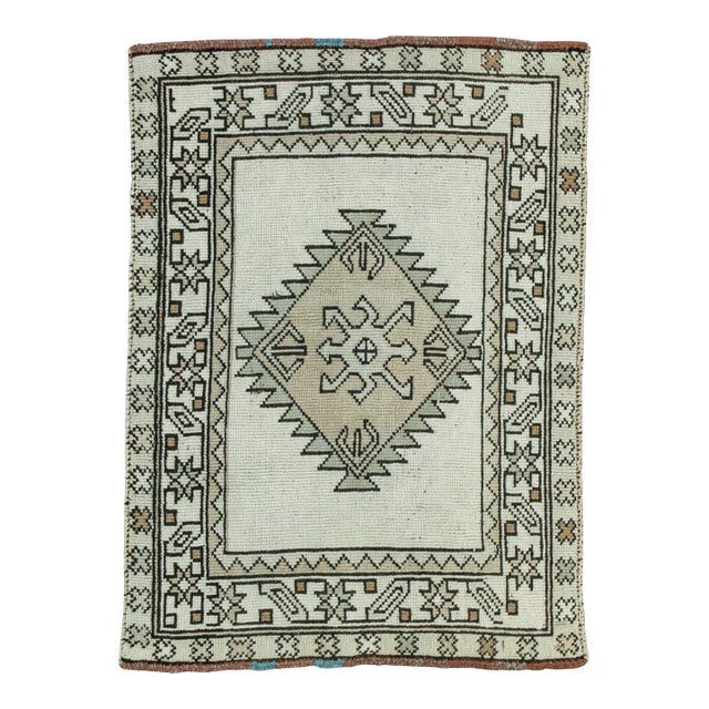 Turkish Vintage Rug 2'6" x 3'5" #20672 For Sale