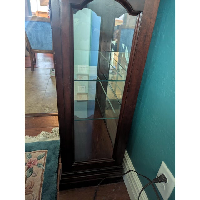 1980s 1980s Jasper Cabinet Company Cherry Curio Display Cabinet For Sale - Image 5 of 14