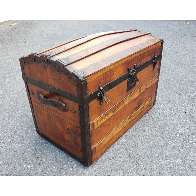 Early 20th Century Refinished American Rolling Pine Blanket Chest Storage Trunk For Sale - Image 4 of 10