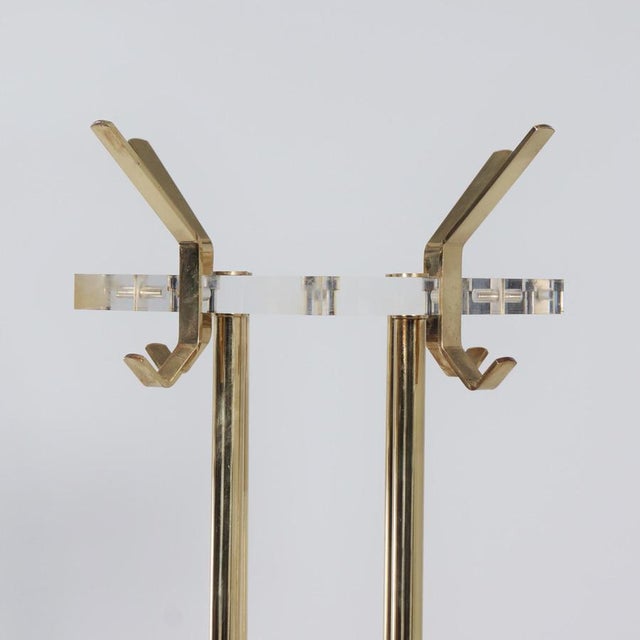 1980s Hollywood Regency Coat Stand in Acrylic and Brass, 1980s For Sale - Image 5 of 10