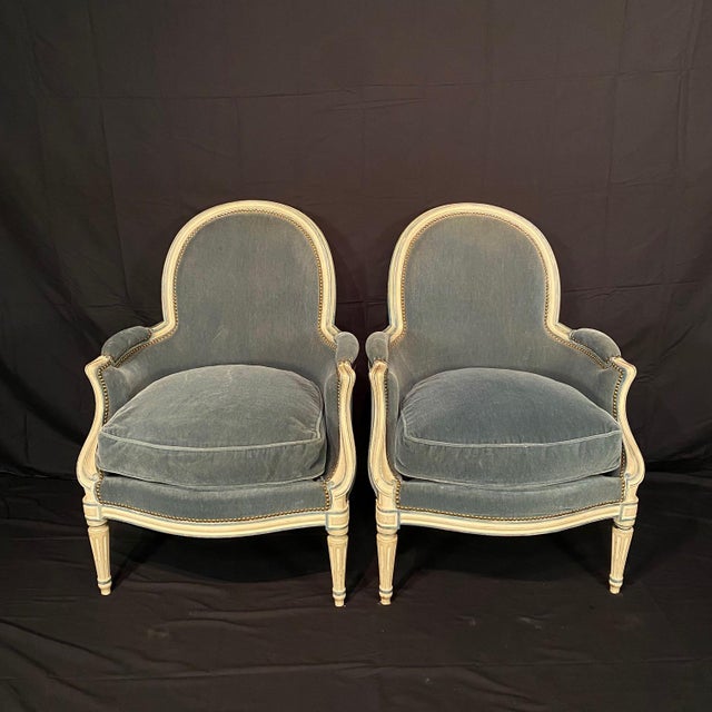 French Antique French Louis XVI Painted Carved Loveseat and Pair of Bergeres -Set of 3 For Sale - Image 3 of 10