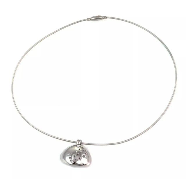 Koesia Diamond 18k White Gold Concave Leaf Pendant Cable Choker Necklace For Sale - Image 4 of 6