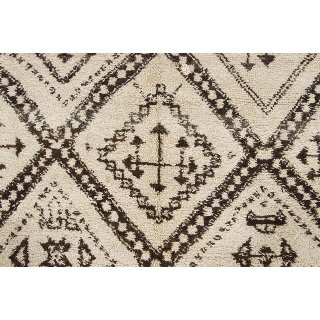 Vintage Moroccan Berber Wool Runner by Rug & Kilim, 1950-1959 For Sale In New York - Image 6 of 9
