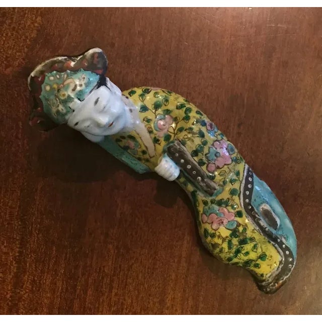 Ceramic Antique 19th Century Chinese Export Famille Rose Porcelain Wall Hanging of a Reclining Court Lady For Sale - Image 7 of 13