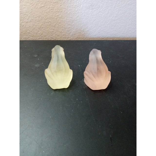 EXQUISITE Pair of Frosted Bohemian Colored Glass 4" Frog Figurines Add a touch of whimsy to your home decor with this...