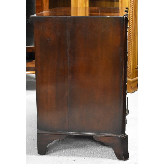 20th Century English Edwardian Flame Mahogany Serpentine Chest, 1890s For Sale - Image 3 of 10