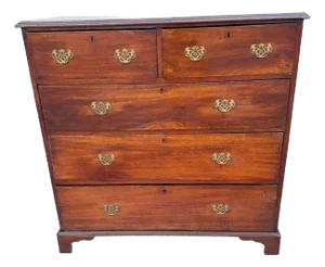 Antique George III Mahogany 5 Drawer Chest of Drawers.