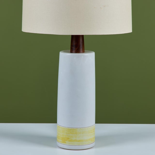 Cream 1950s Gordon and Jane Martz Large Scale Two-Tone Ceramic Table Lamp For Sale - Image 8 of 13