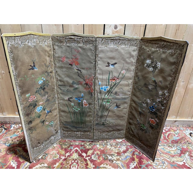 Wood 19th Century Meiji Japanese Four-Panel Folding Screen in Painted Silk For Sale - Image 7 of 11