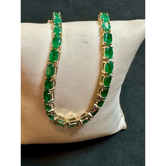 Early 21st Century 16 Carat Natural Emerald Cocktail Tennis Bracelet 14 Karat Yellow Gold For Sale - Image 5 of 18