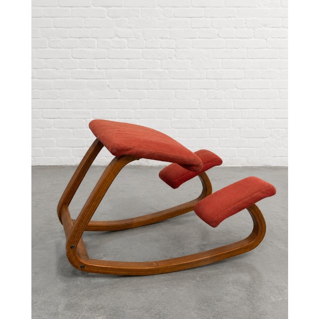 Mid-Century Modern Mid Century Modern Westnofa Balans Variable Kneeling Chair – Original Norwegian Ergonomic Bentwood Chair in Red Upholstery For Sale - Image 3 of 8
